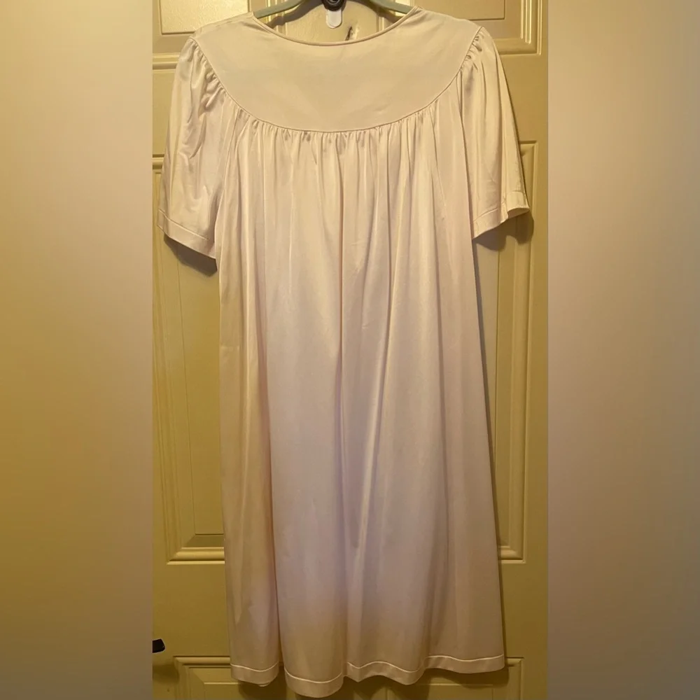 Vintage Shadowline Nightgown in Pale Pink Nylon Size Large - Picture 4 of 6
